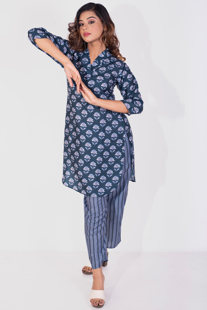 Geometrical Printed Collared Bluish Grey Kurta Set