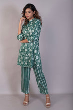 Load image into Gallery viewer, Green Floral Jaal Cotton Satin Coord Set