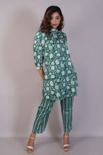 Load image into Gallery viewer, Green Floral Jaal Cotton Satin Coord Set